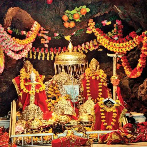 Shri Vaishno Mata Aarti (वैष्णो माता आरती) with Hindi-English Lyrics