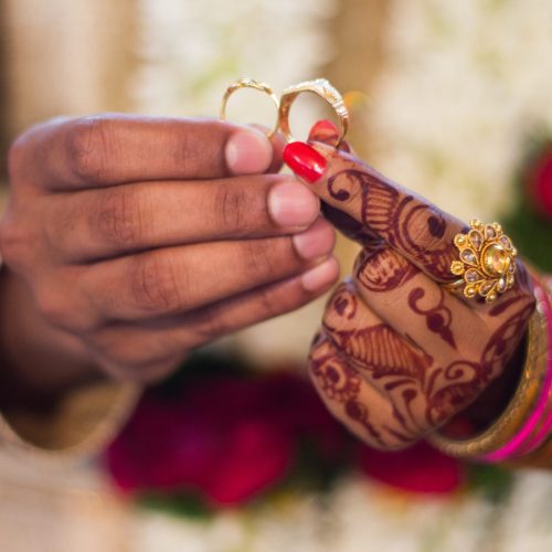 शादी के कार्ड पर क्‍यों लिखते हैं चिरंजीव और आयुष्‍मति? – रोचक कथा
